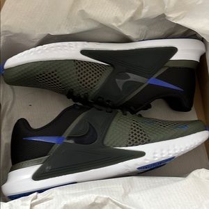 Nike men’s sneakers 8.5